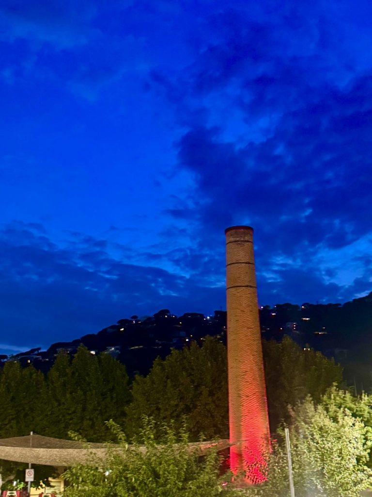 Premià de Dalt - Xemeneia de la plaça de la Fàbrica